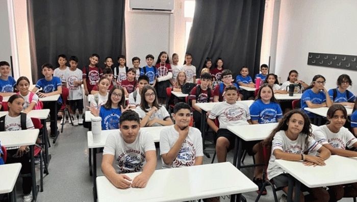 İzmir’in Buca ilçesindeki Makbule Süleyman Alkan Ortaokulu, yeni eğitim öğretim