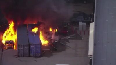 ABD'nin Los Angeles kentinde, bir otobüs kazasını havadan takip eden