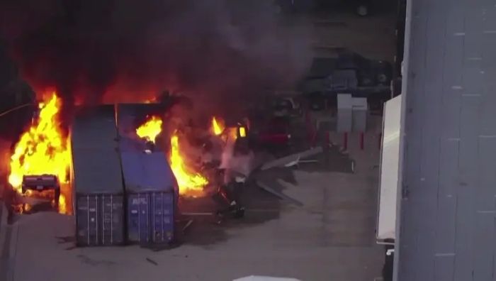ABD'nin Los Angeles kentinde, bir otobüs kazasını havadan takip eden