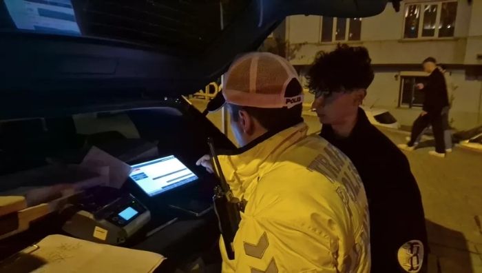 Eskişehir’de polisin “dur” ihtarına uymayarak motosikletiyle kaçan 18 yaşındaki aday
