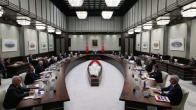 Cumhurbaşkanı Recep Tayyip Erdoğan başkanlığındaki Cumhurbaşkanlığı Kabinesi, bugün Beştepe’de toplanıyor.