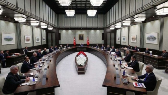 Cumhurbaşkanı Recep Tayyip Erdoğan başkanlığındaki Cumhurbaşkanlığı Kabinesi, bugün Beştepe’de toplanıyor.