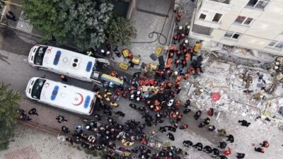 İstanbul Maltepe'de 7 katlı binanın ilk üç katı sabah saatlerinde