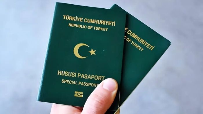 Yeşil pasaport sahibi devlet memuru Yahya Bilger, Almanya’nın Frankfurt Havalimanı’nda