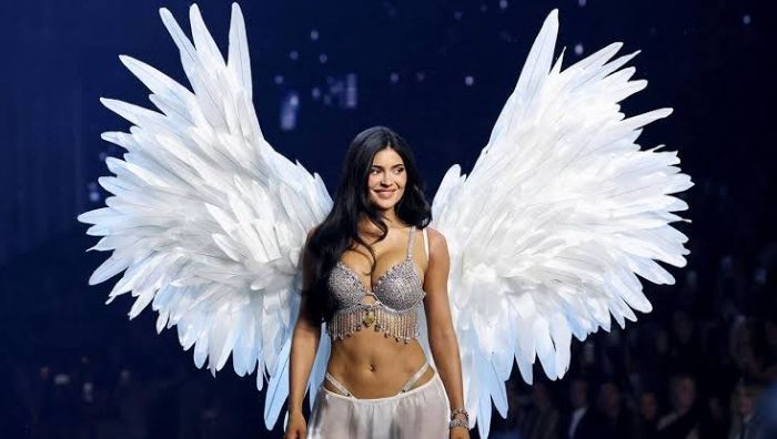 Victoria’s Secret’ın 50 milyon dolar değer biçilen mücevherlerle kaplı Fantasy