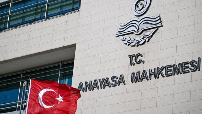 Anayasa Mahkemesi, sözleşmeli sağlık personelinin aile birliği mazeretiyle yer değişikliği